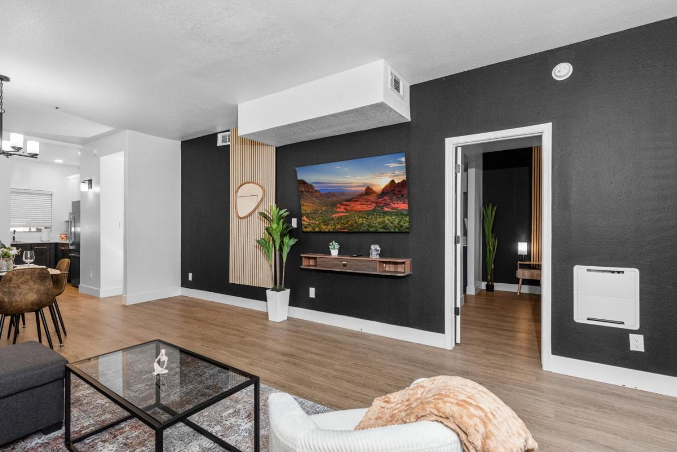 Apartment Modish 2br Pickleball & Basketball Ct,pool,bbq&pet Frndly *
