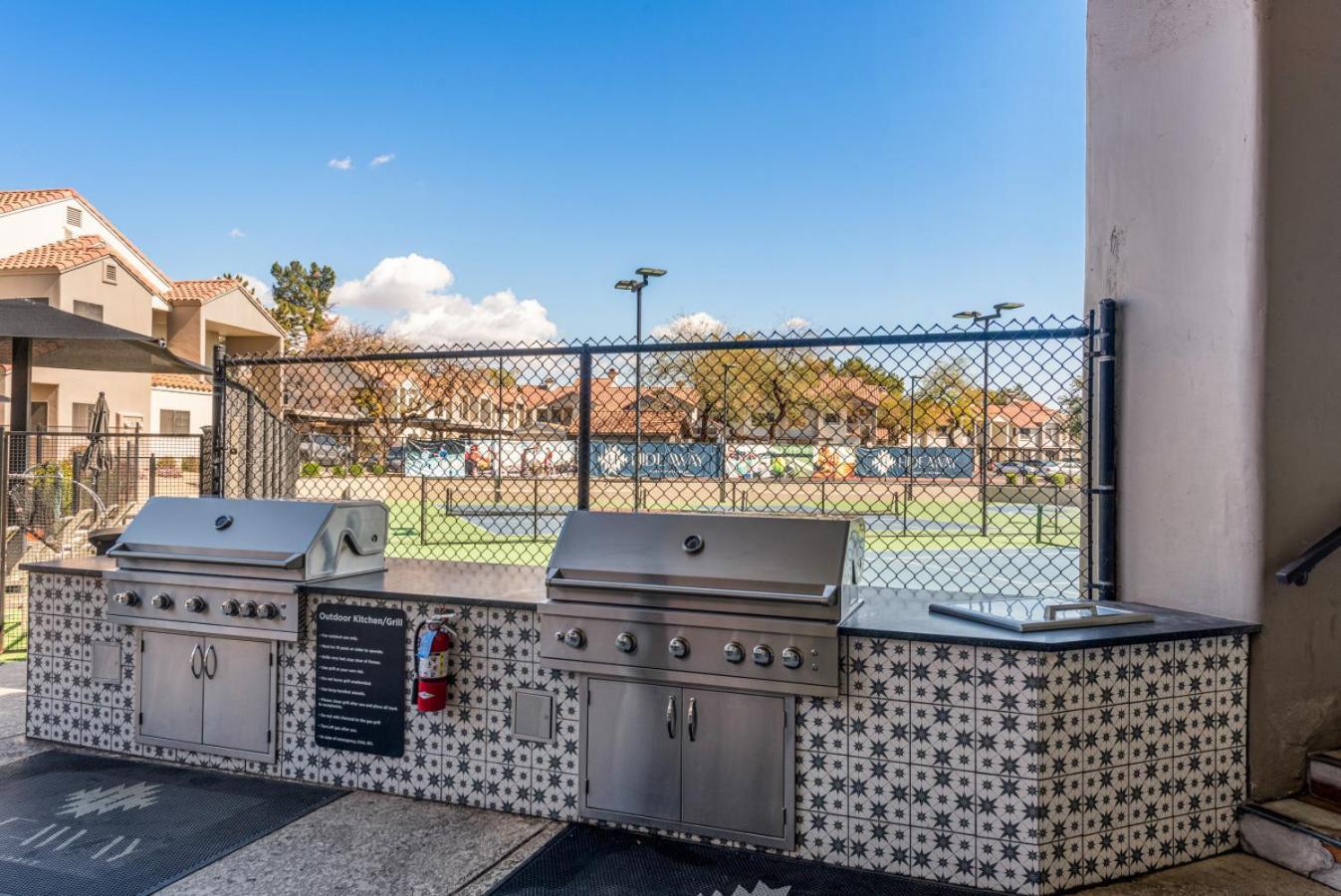 Apartment Modish 2br Pickleball & Basketball Ct,pool,bbq&pet Frndly