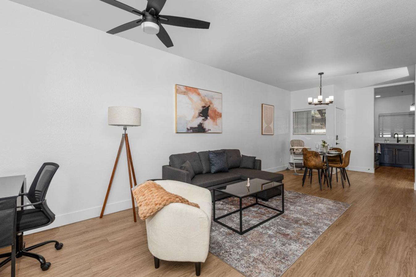 Modish 2br Pickleball & Basketball Ct,pool,bbq&pet Frndly